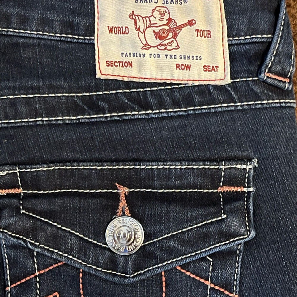 TRUE RELIGION denim jeans. Skinny fit w/ peach & white stitching. #True Religion
